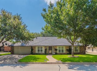 1906 Reverchon Dr, Arlington, TX 76017