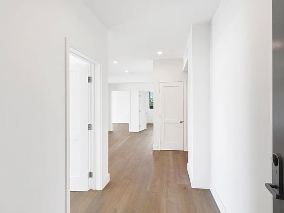 2nd image of 1001 N Fairfax Ave #202