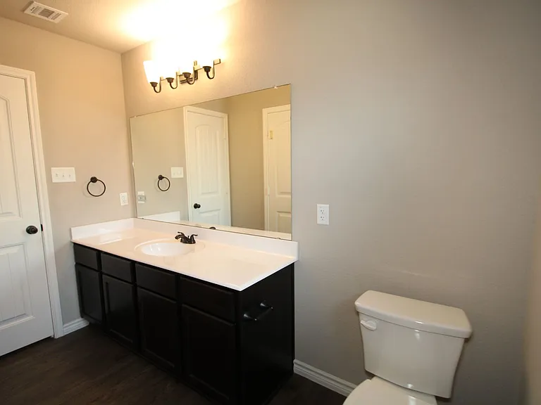 902 Clanton Cv — Photo 37