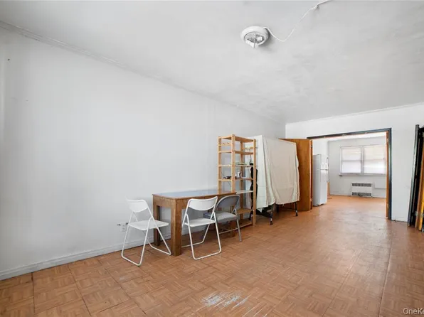 150-62 Booth Meml Avenue image 8 of 14