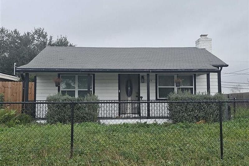 1st image of 1639 Main Dr
