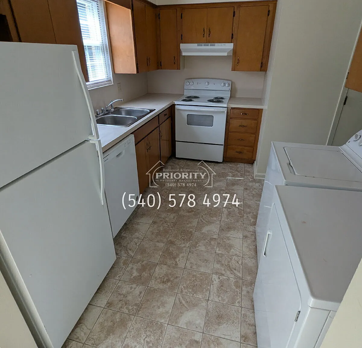 Spacious 3-Bedroom Townhome in Prime Harrisonburg Location! — Photo 4