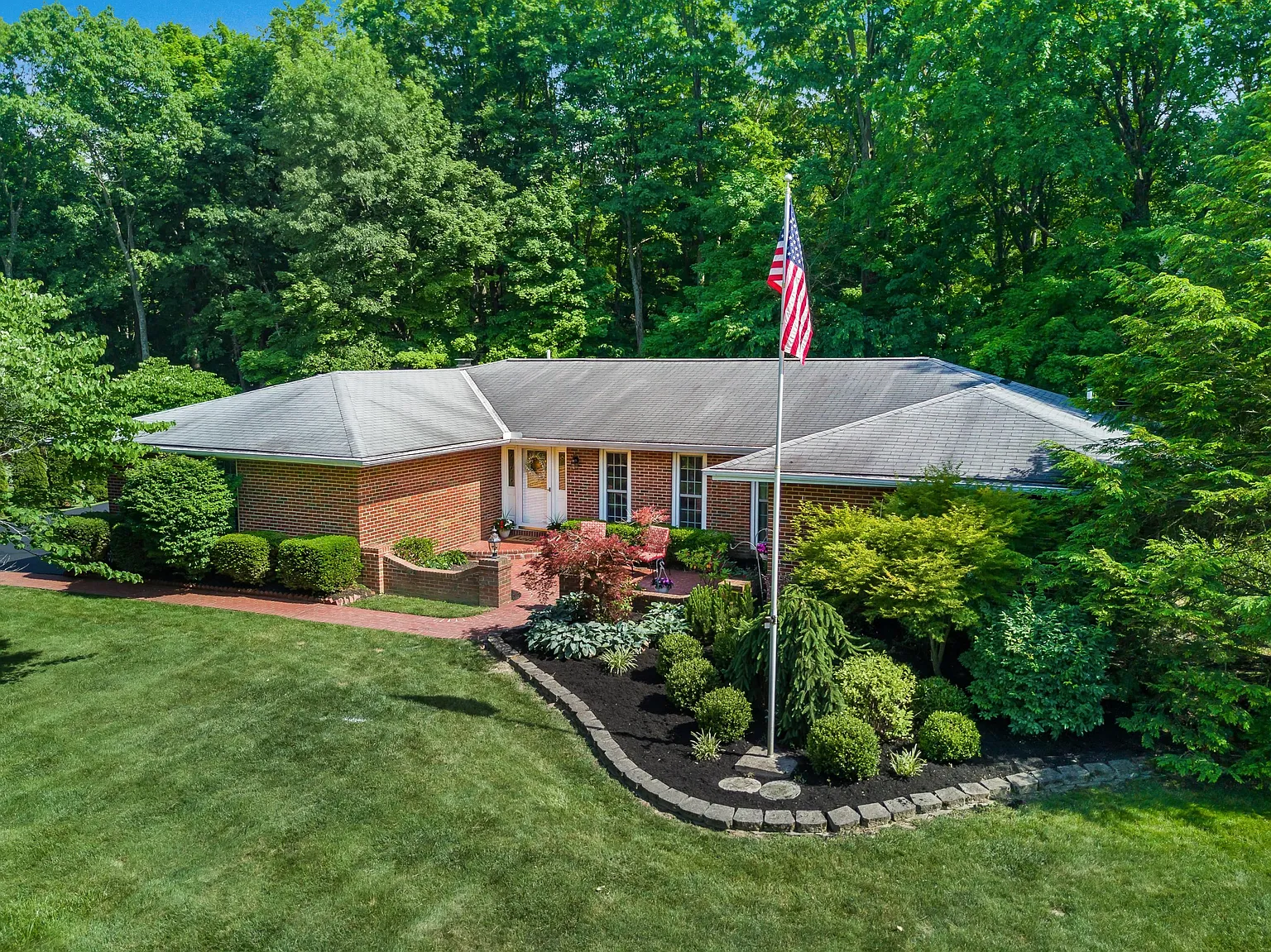 1925 Highland View Dr photo 1