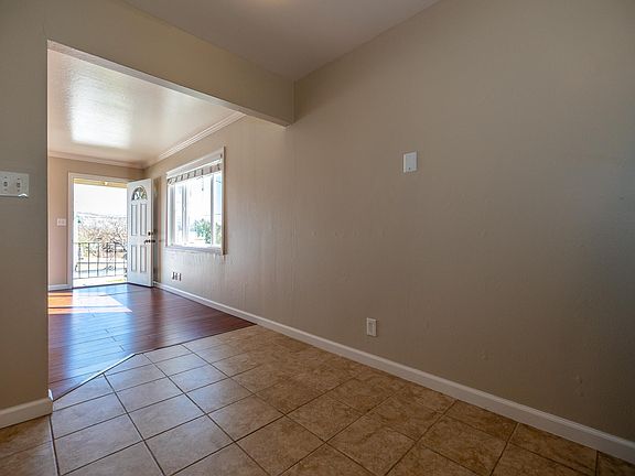 3rd image of 1120 W Hamilton Ave APT 4
