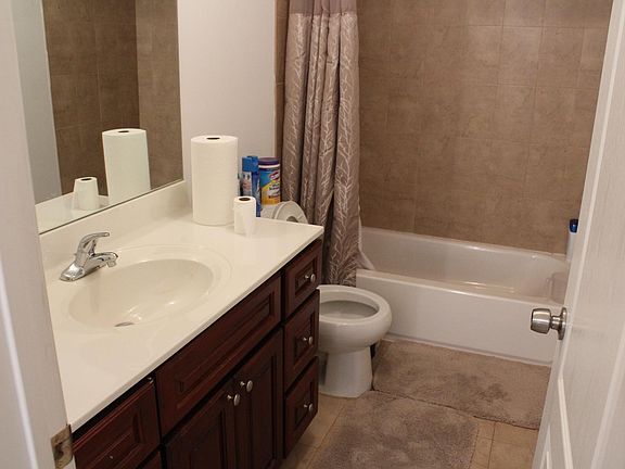 5th image of 39 Kansas Ave #1