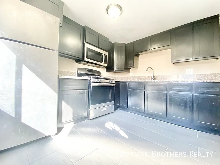 1253 N Rowan Ave #1/4 — Photo 1