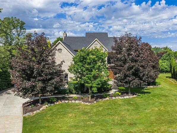 1781 Apple Ridge Ct, Rochester Hills, MI 48306