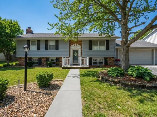 1306 E Kirkwood Dr, Pontiac, IL 61764