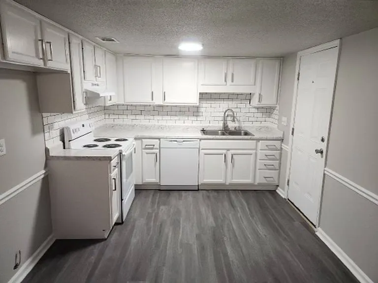 1000 Bacon Rd — Photo 2