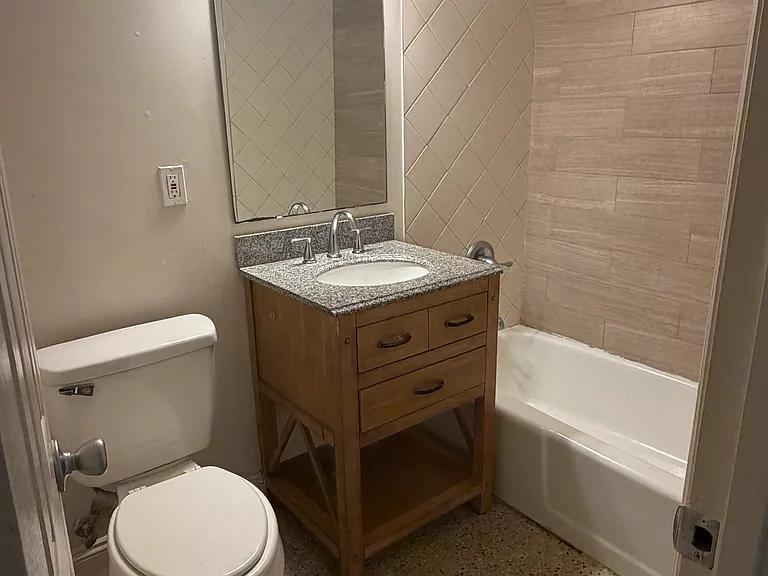 3001 NW 14th St #3 — Photo 12