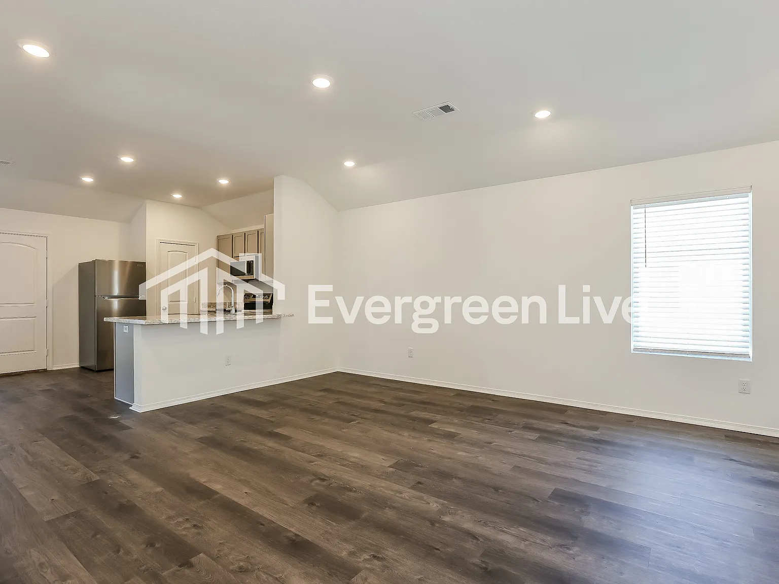 3 bed, 2.0 bath, 1301 sqft, $1,260 — Photo 4