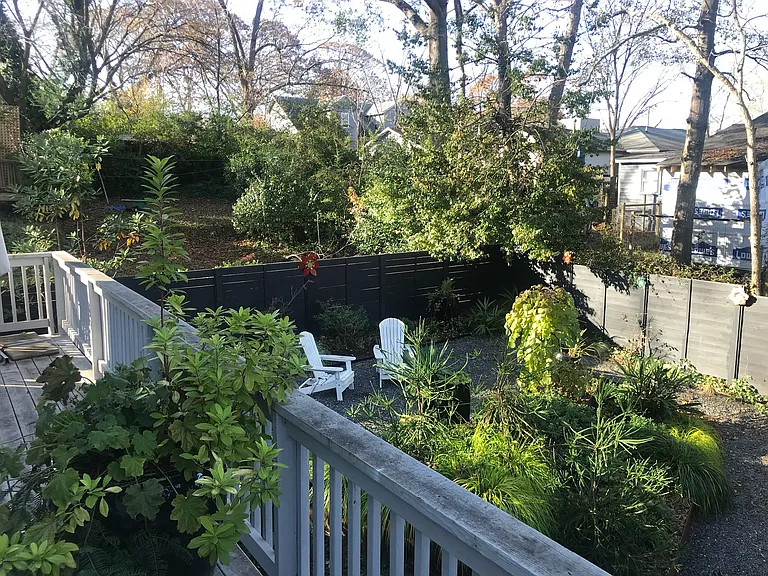 1070 Kirkwood Ave SE — Photo 4