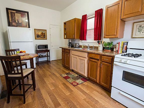 2nd image of 1011 Chartiers Ave