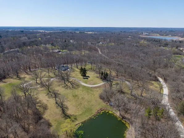 77 Brinker Rd, Barrington, IL 60010