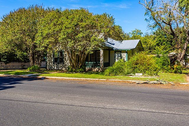 1st image of 714 W Creek St