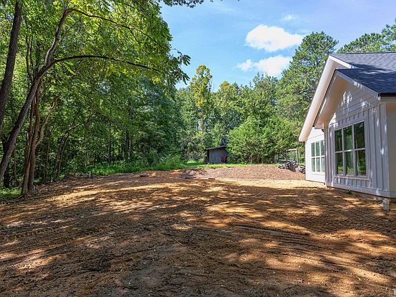 5th image of 23 Dogwood Acres Dr