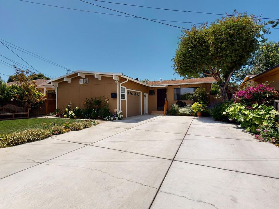 1st image of 475 Wisteria Dr