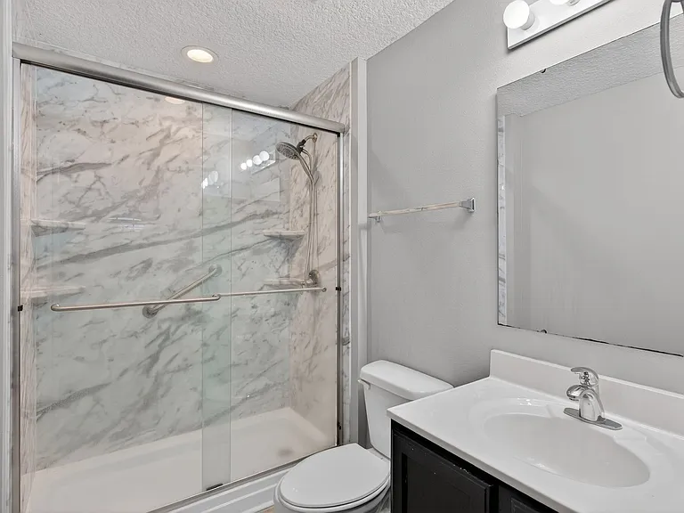 11816 Lake Bend Cir — Photo 22
