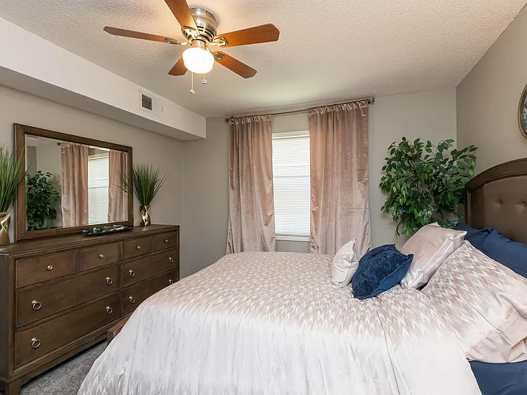 Raintree Apartments — Photo 7