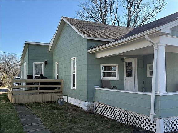 4th image of 413 W 1st St