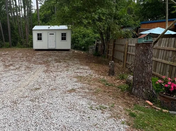 355 Buena Vista Dr, Lillian, AL 36549