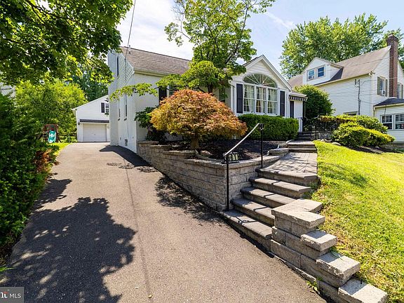 2nd image of 681 Jackson Ave