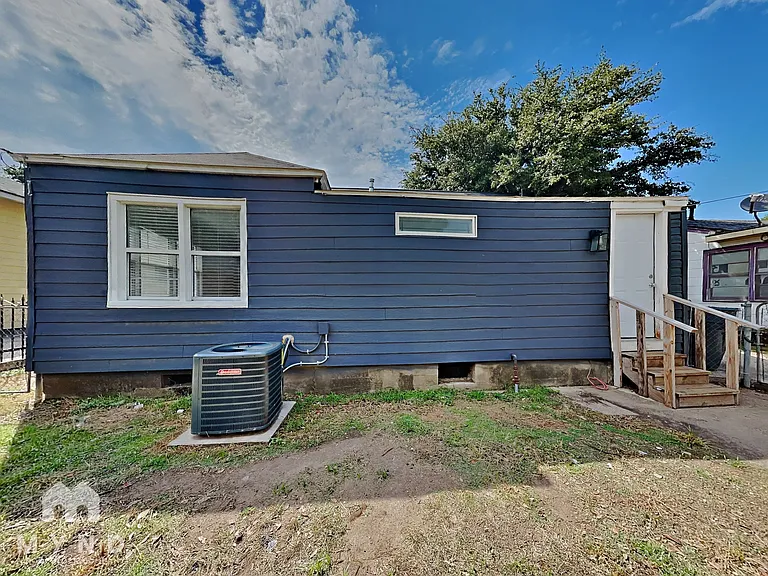 2302 S Polk St — Photo 18