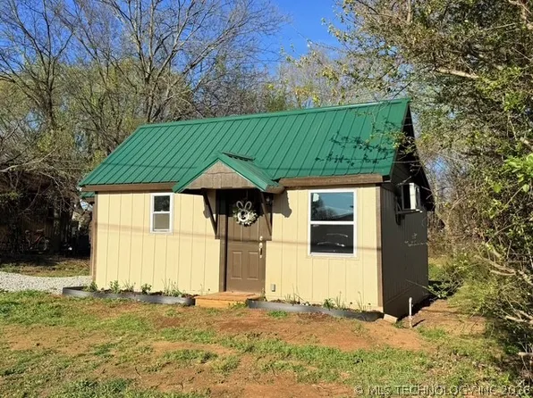 518 NW 6th St, Checotah, OK 74426