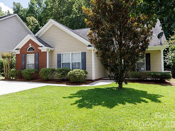 3rd image of 138 Pheasant Ridge Cir