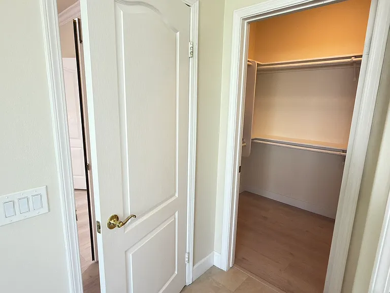 327 California St #B — Photo 33