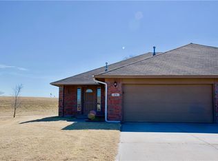 24 Lombardy Pl, Clinton, OK 73601