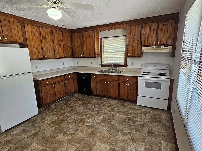 7090 Bruce Academy Ct — Photo 6