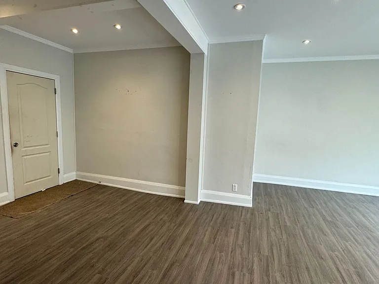 118 Main St E #1 — Photo 4