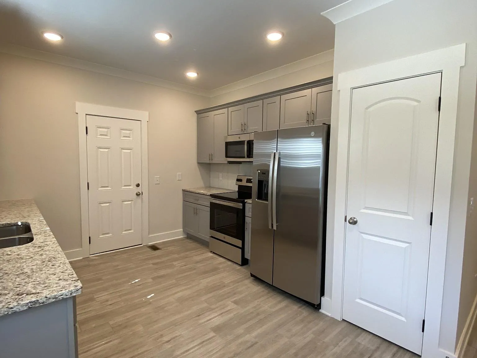 3 bed, 1548 sqft, $2,300 — Photo 4