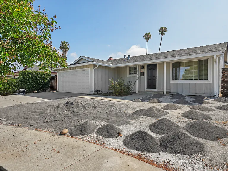 2869 Fairfax Ct — Photo 1