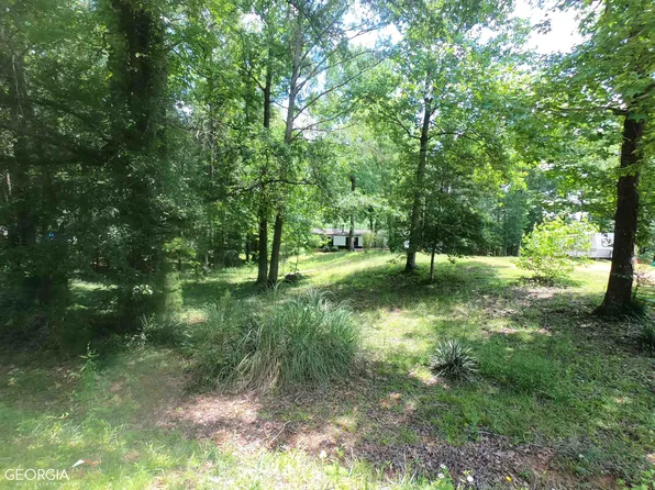 70 Collins Dr, West Point, GA 31833