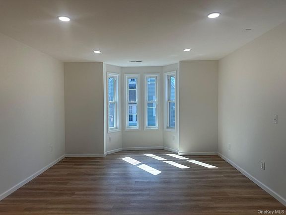 4th image of 38 Carroll St #2