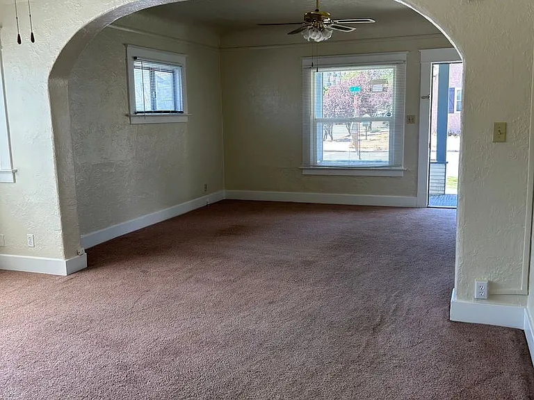 1100 E St — Photo 13