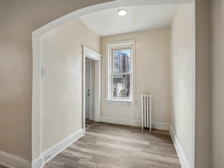 212 N 52nd St #2R — Photo 8