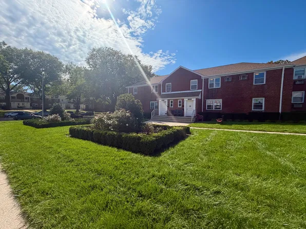 (undisclosed Address), Oakland Gardens, NY 11364