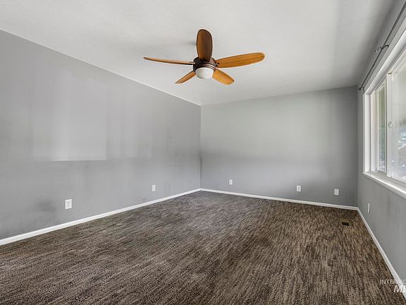 5th image of 321 Dennis Dr