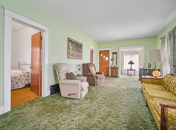5th image of 843 S Lake St