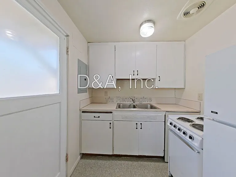 429 SW 9th St — Photo 4