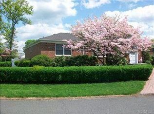 16 Adrienne Pl, White Plains, NY 10605