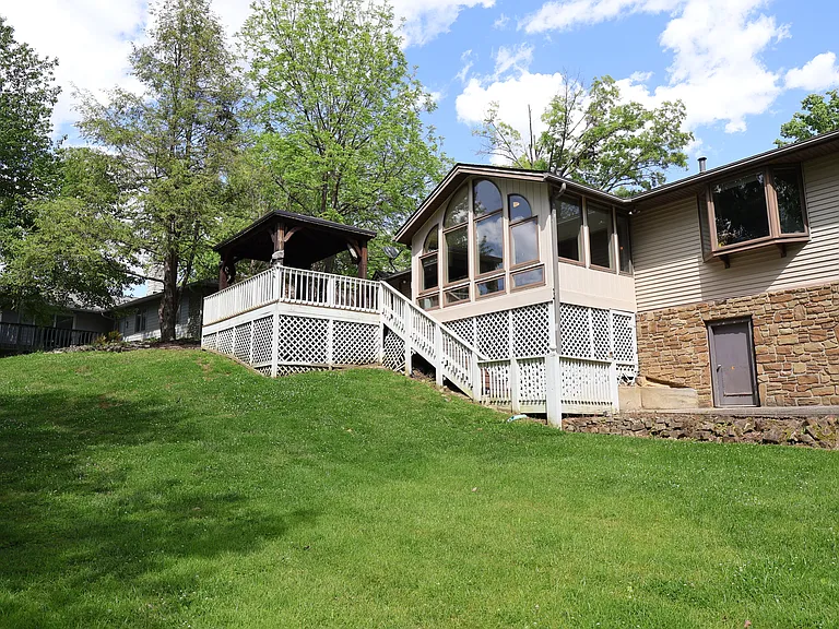 690 Terrace Lake Rd — Photo 8