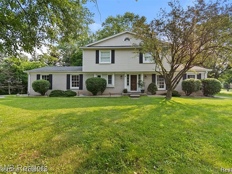 165 Woodedge Dr — Photo 36