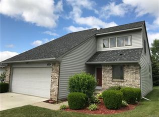 5224 Country Wood Ln, Grand Blanc, MI 48439