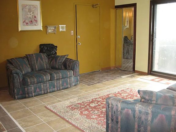 2nd image of 5403 Chateau Dr #1