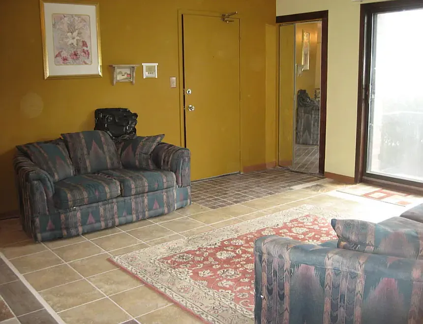 Building Photo - 5403 Chateau Dr #1