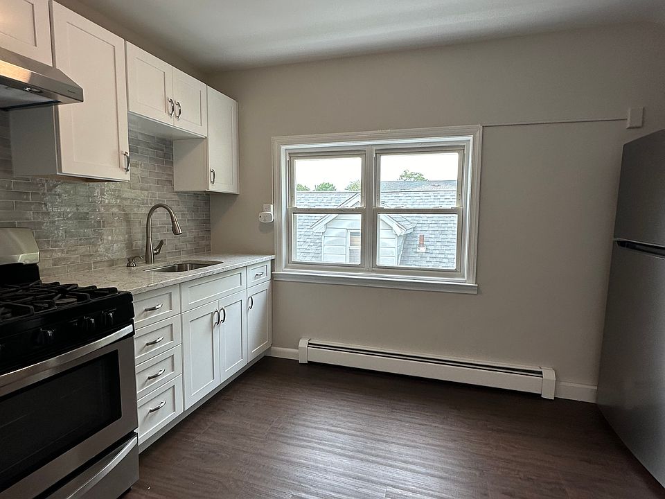 1st image of 39 Delano Ave Floor 2